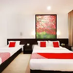 Oyo 498 D&F Boutique Hotel Senawang