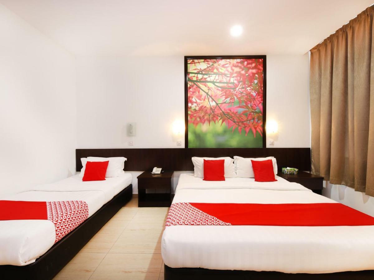 Oyo 498 D&f Boutique Senawang Hotel 2*