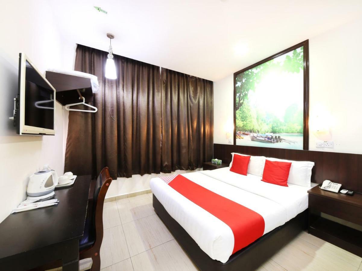 Oyo 498 D&f Boutique Senawang Hotel
