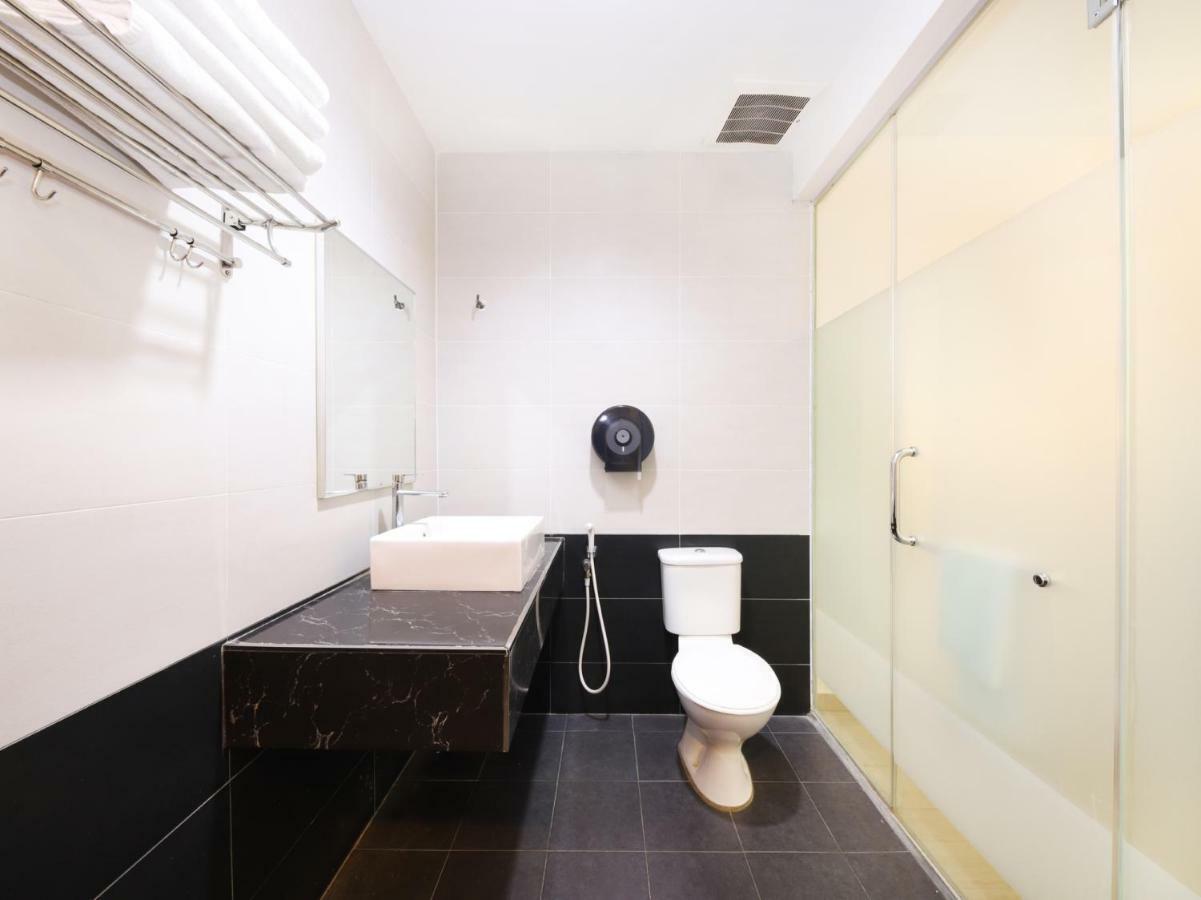 Hotel Oyo 498 D&f Boutique Senawang