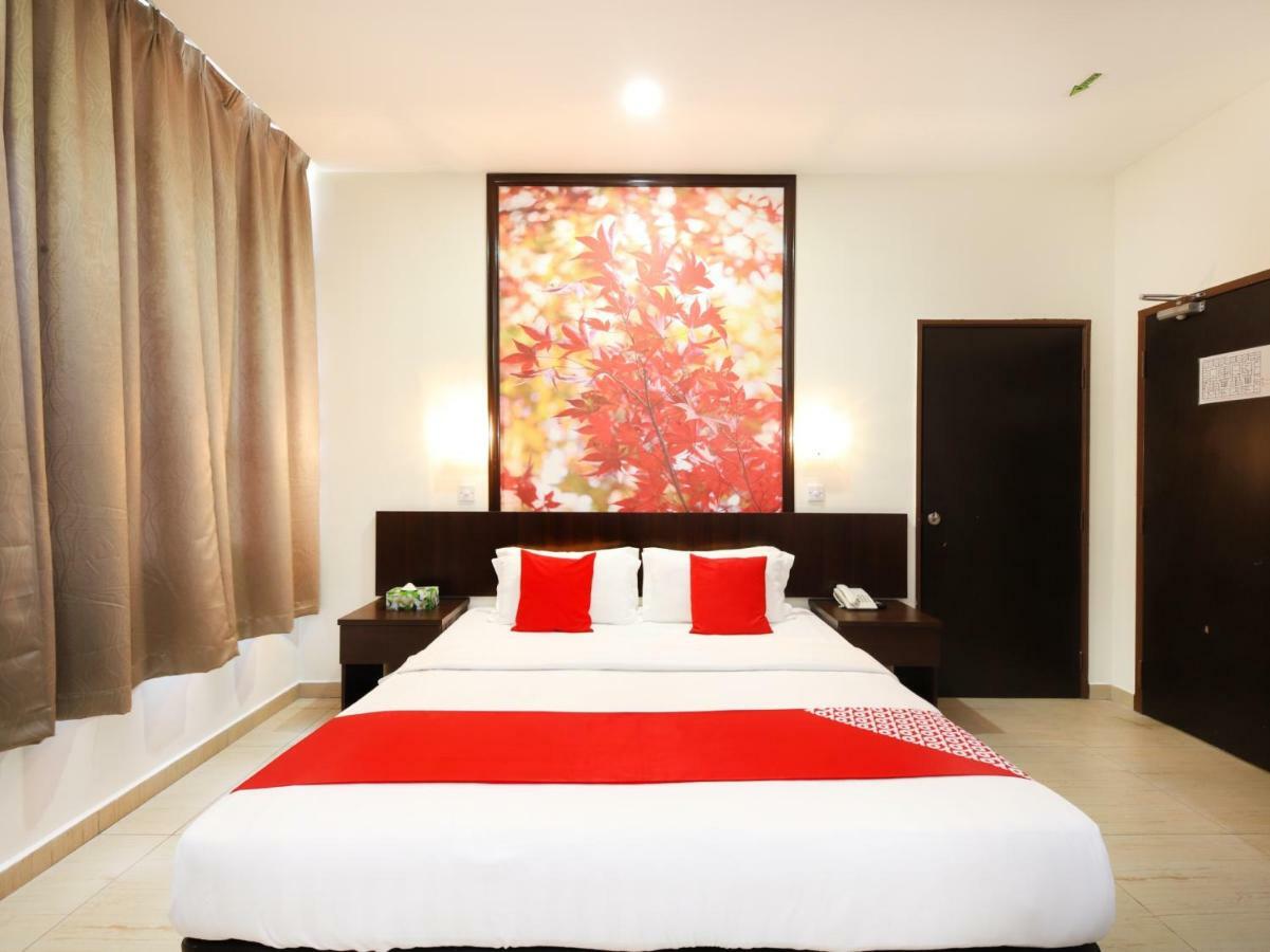 Oyo 498 D&f Boutique Senawang Hotel
