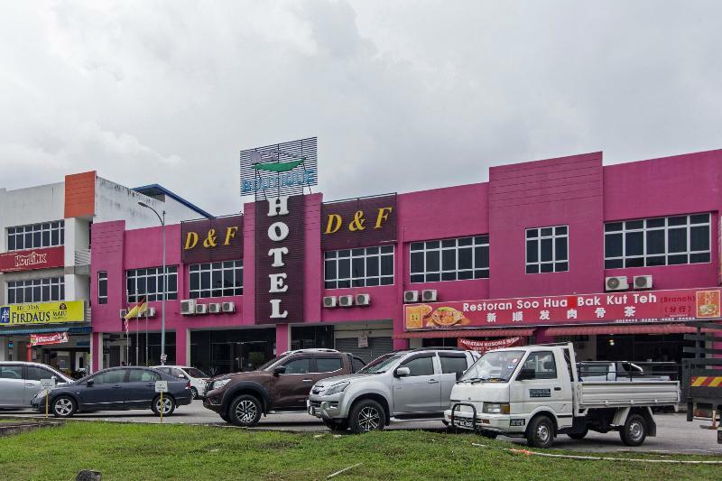 Oyo 498 D&f Boutique Senawang 2*